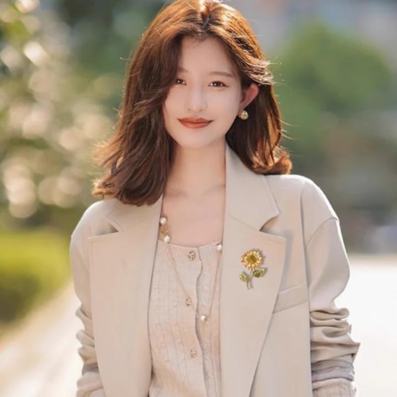 Temperament Trendy Flash Zircon Sunflower Brooch Ladies' Wedding Party Daily Clothing Accessories For Women Jewelry Gift