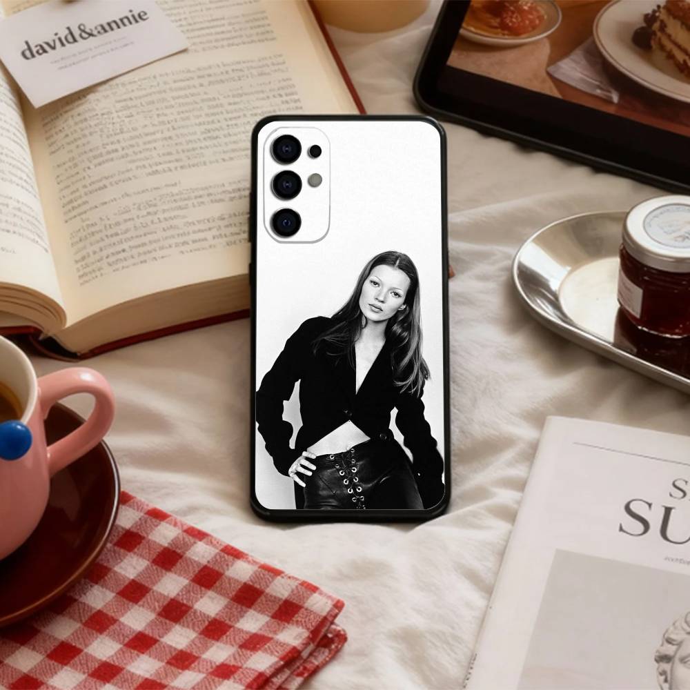 Кейс для телефона 90-х Brit Retro K-Kate M-Moss для Samsung S 25,24,23,22,30,21,10,9,Ultra,Plus,Lite,FE,4,5 G Мягкий Черный Кейс