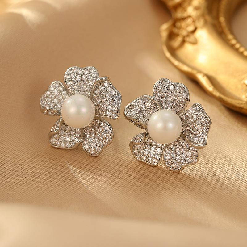 Модные серьги-лепестки, серьги-гвоздики с цветком циркония и пресноводным жемчугом, женственные, универсальные, высококлассные ювелирные изделия