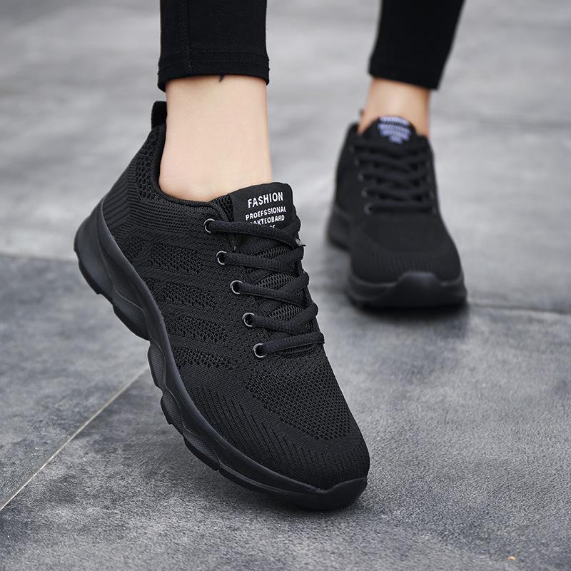 Женская черная сетчатая дышащая спортивная обувь Jinjiang - легкая весенне-летняя обувь для бега и повседневных путешествий для студентов