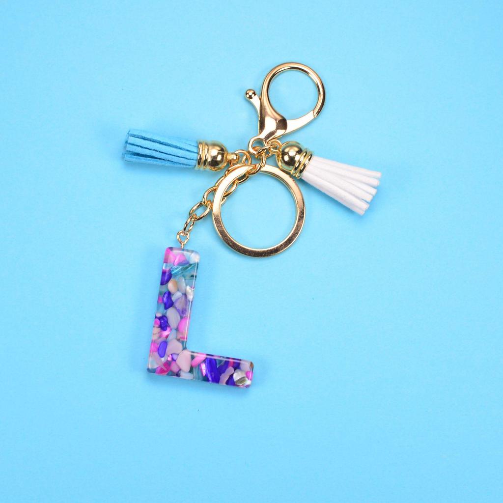 Брелок с кисточкой и английскими буквами: Аксессуары из смолы и акрила для мужчин и женщин - 26 уникальных букв