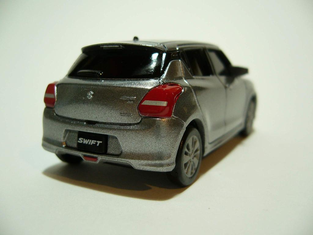 SUZUKI Новый Свифт Образец цвета автомобиля Не для продажи Миниатюрный автомобиль Премиум Серебристый металлик Инерционный