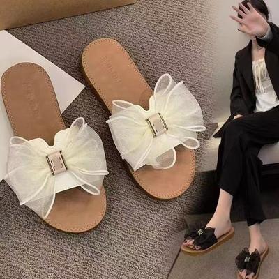 Кожаные крутые тапочки для женщин, которые можно носить летом 2025 года, новая корейская версия со стразами и бантом, подошва из говяжьей жилы, нескользящие тапочки на перемычке