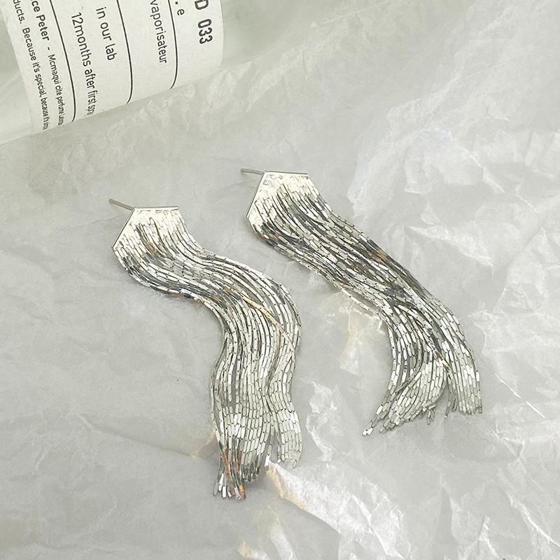 Rich Family's Daughter Tassel Earrings Long Line Waterfall Sparkling V-shaped Tassel Earrings