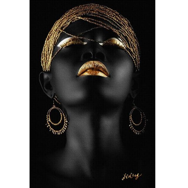 Плакат "Черная ослепительная женщина" напечатан на холсте в гостиной