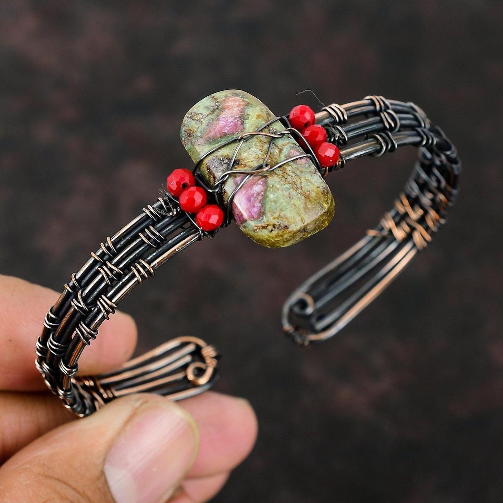 Рубиновый фукситовый медный браслет Красный коралловый браслет с бусинами Ювелирные изделия из медной проволоки Регулируемые манжеты Браслет ручной работы с драгоценными камнями Манжеты из медной проволоки