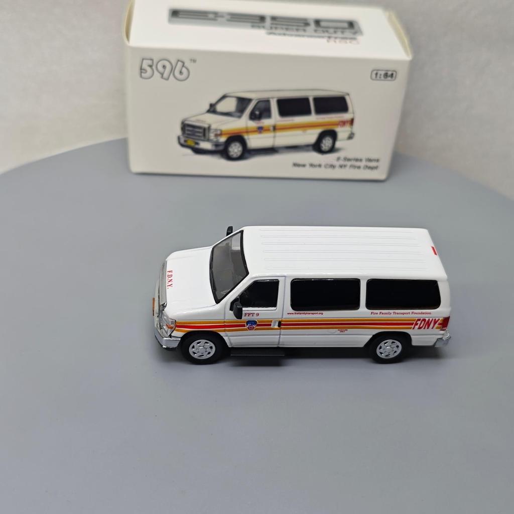 596 Модель 1:64 Пригородный H1 Экспресс-фургон Вагнер Виктория Корона Несколько моделей автомобилей из сплава