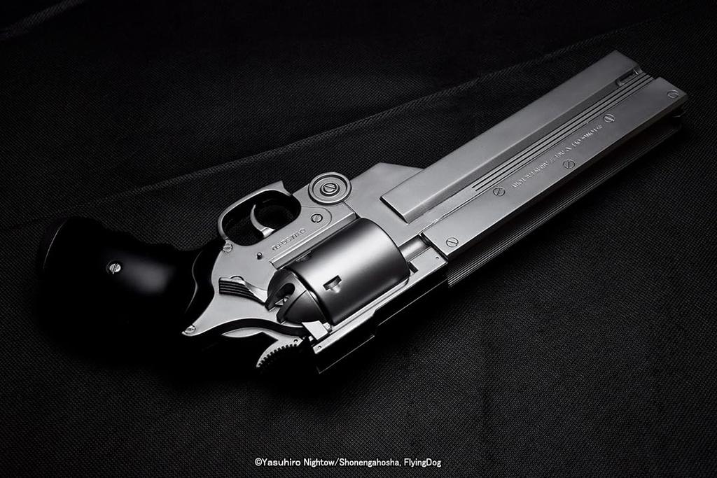 Водяной пистолет Fullcock Realfoam, Том. 18, Пистолет Ваша из телесериала Trigun. Окрашено в цвет «Железный серебристый». Приблизительно 330 мм в длину. Изготовлен из АБС-пластика.