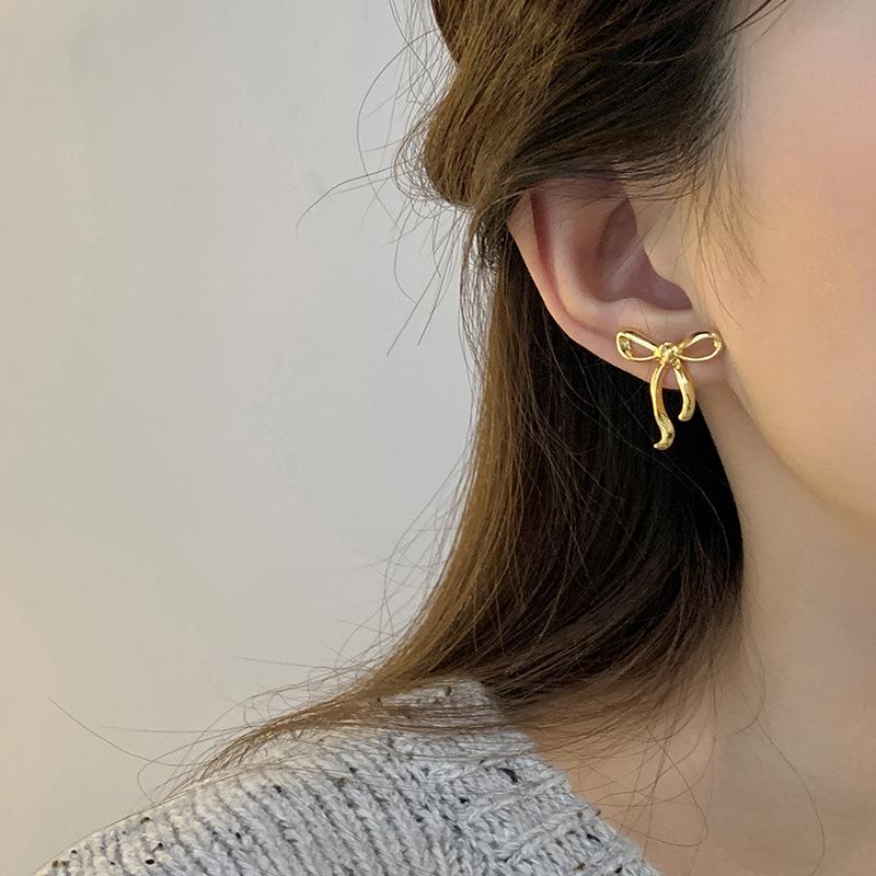 Simple Bow Stud Earrings Women's Niche Cold Wind Earrings Ins Fashionable and Versatile Design Earrings