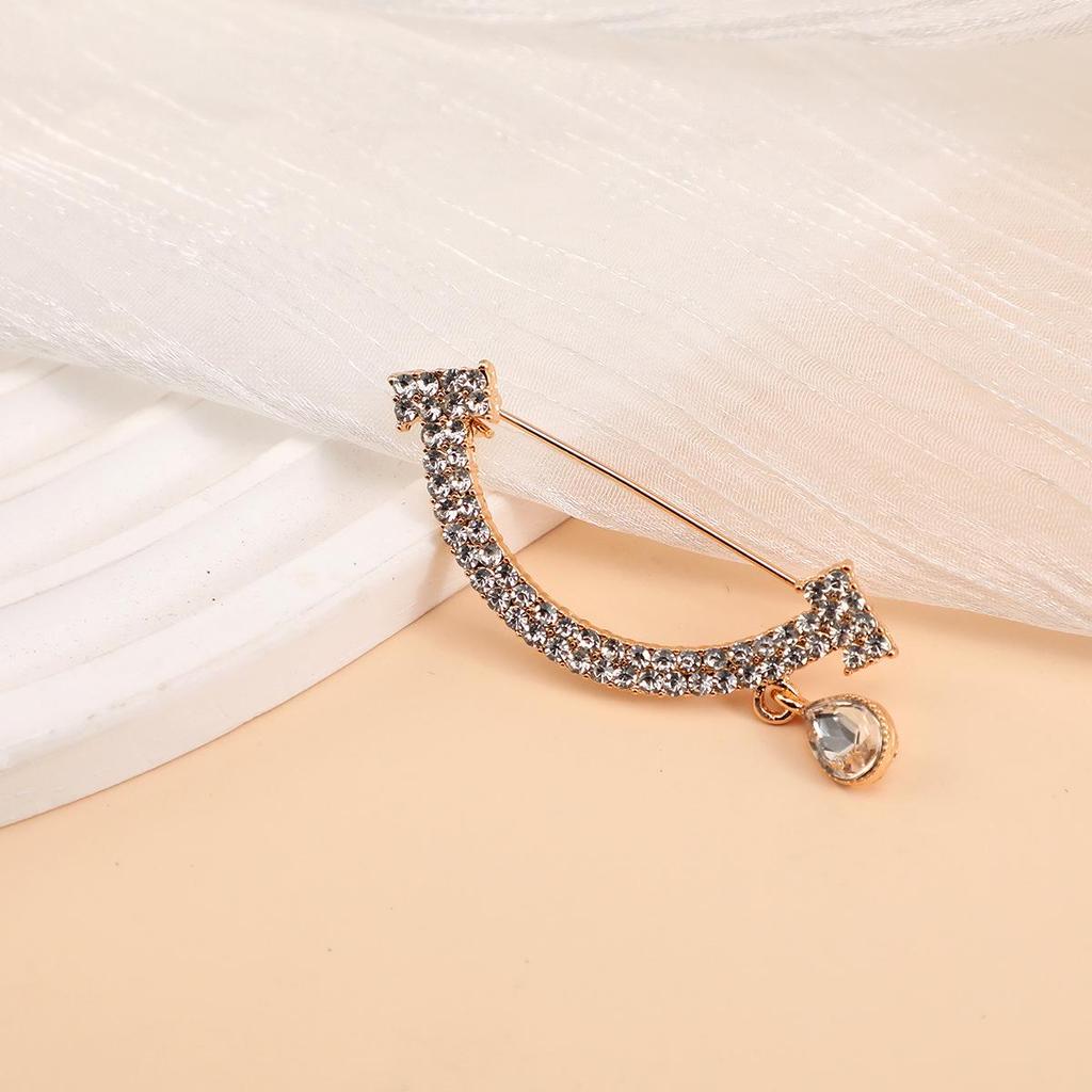 Alloy Inlaid Diamond Smile Pin: Women's Anti-Exposure Brooch with Exquisite Full Diamond Water Drop Design.