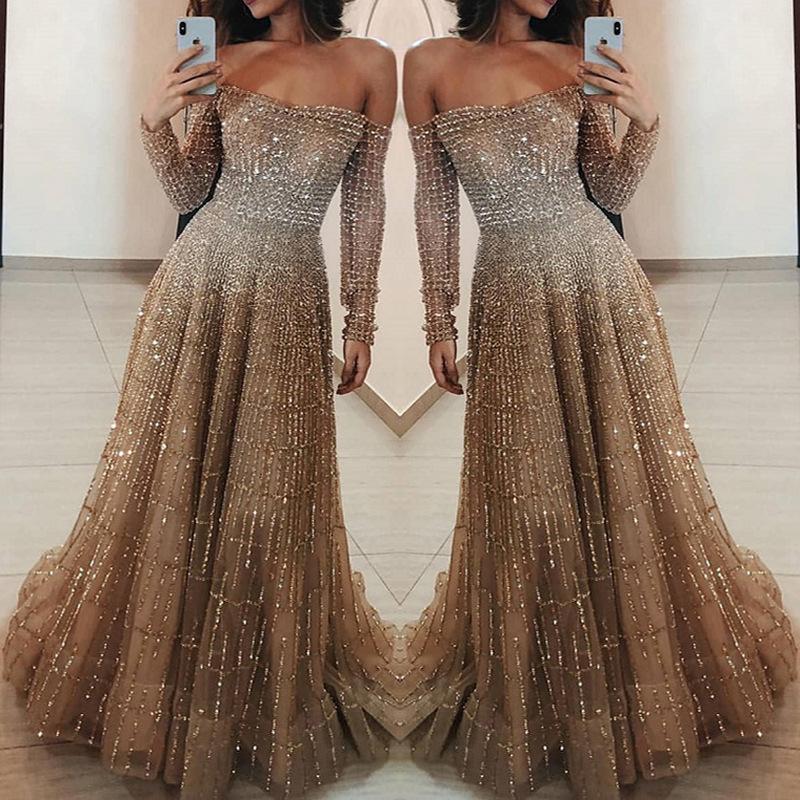 Новое длинное платье-труба из коллекции осень-зима 2025 года с блестящим однотонным плечом и длинными рукавами