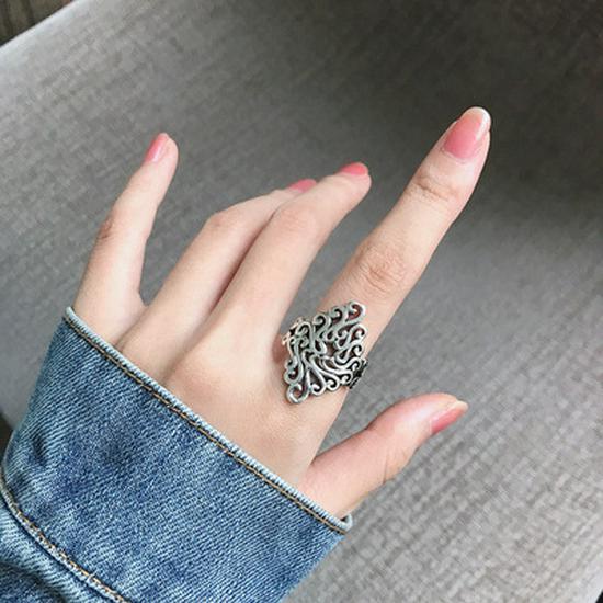 Trendy Minimalist Korean Vintage Stacking Rings for Women - Influencer-Approved Light Luxury Style.