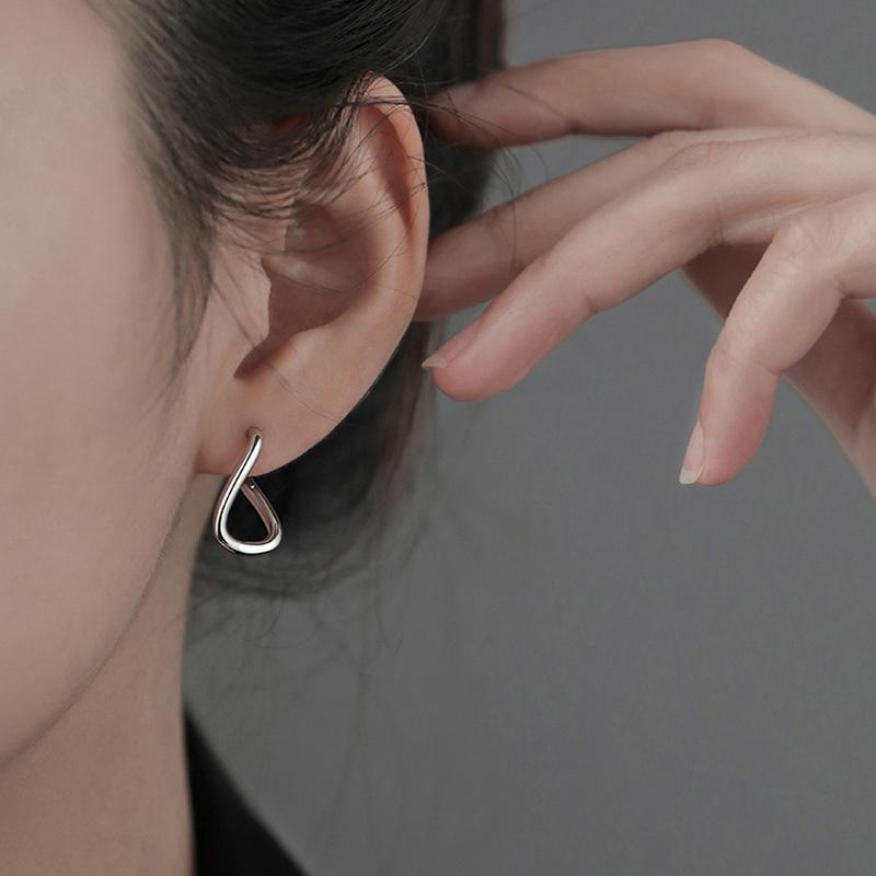 1Pair  Vintage Simple Circle Hoop Stud Earrings For Women Accessories Trend Personality Twisted Geometric Design Jewelry