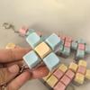 Finger Keyboard Fidget Toys Sensory Fidget Keyring Keycaps Fidget Keyborad Button Finger Calming Keychain for Kids Adults