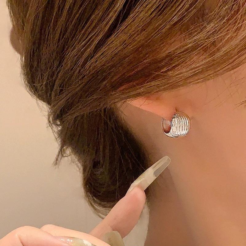 Luguang Золотые серьги-шарики Женские металлические полосатые ретро круглые серьги-гвоздики Простые серьги в стиле холодного ветра