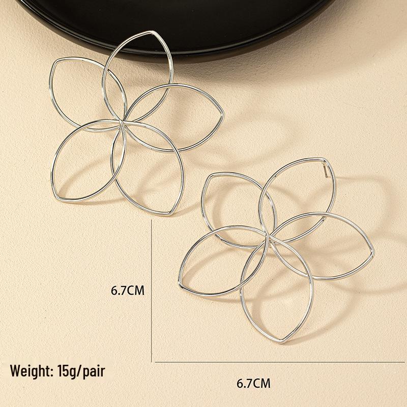 Серьги в корейском стиле, ретро, с полыми цветами: Элегантный нишевый дизайн для женщин