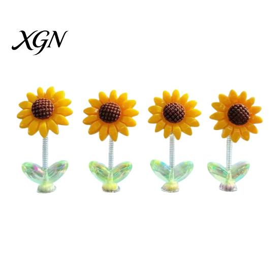 Car Interior Decor for Teen Girls Sunflower Dashboard Decor, Resin Wobble Flower Ornament with Non Cute Slip Adhesive, Shaking Rearview Mirror Office