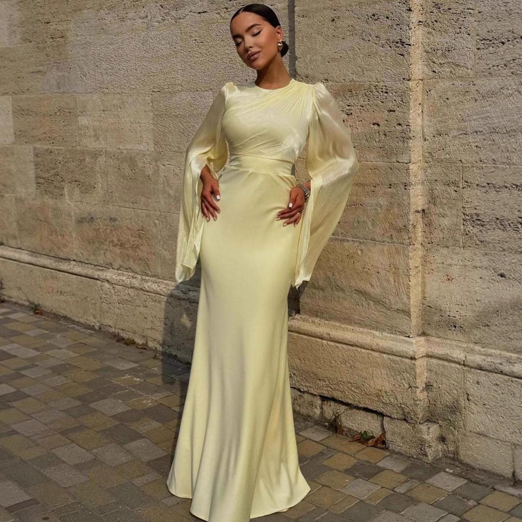 Элегантное атласное платье облегающего силуэта с разрезом - Длинный рукав, блестящее и облегающее бедра для осени/зимы