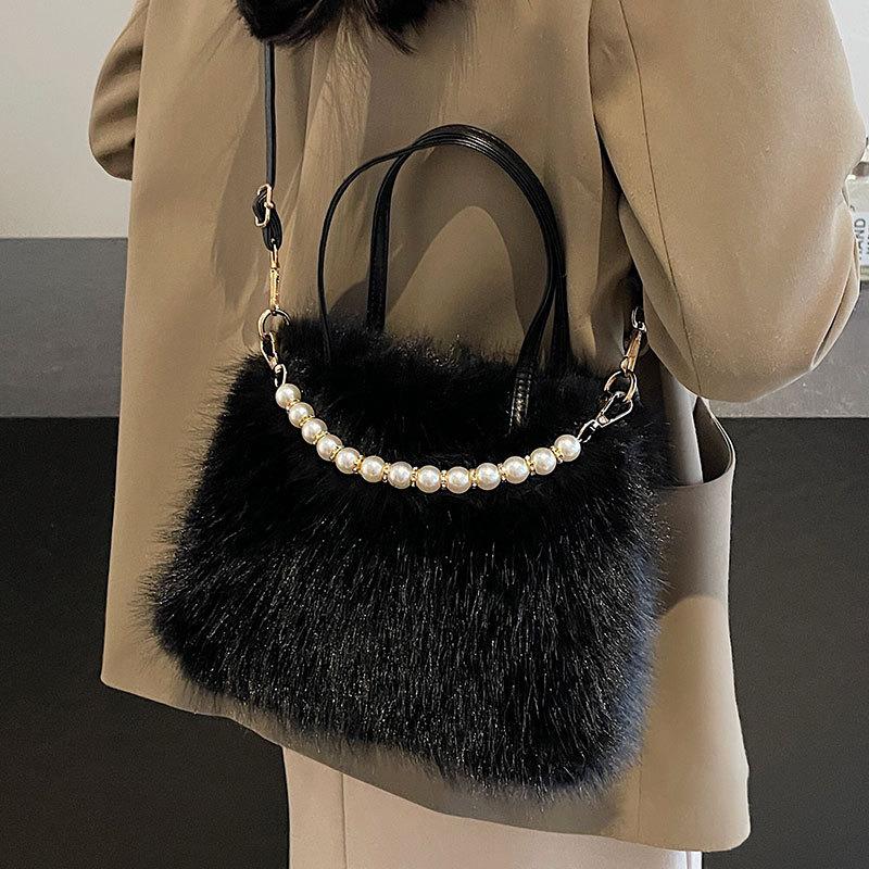Temperament Versatile Furry Portable Small Bag Fashion Pearl Shoulder Bag Autumn and Winter Texture Ladies Commuter Messenger Bag