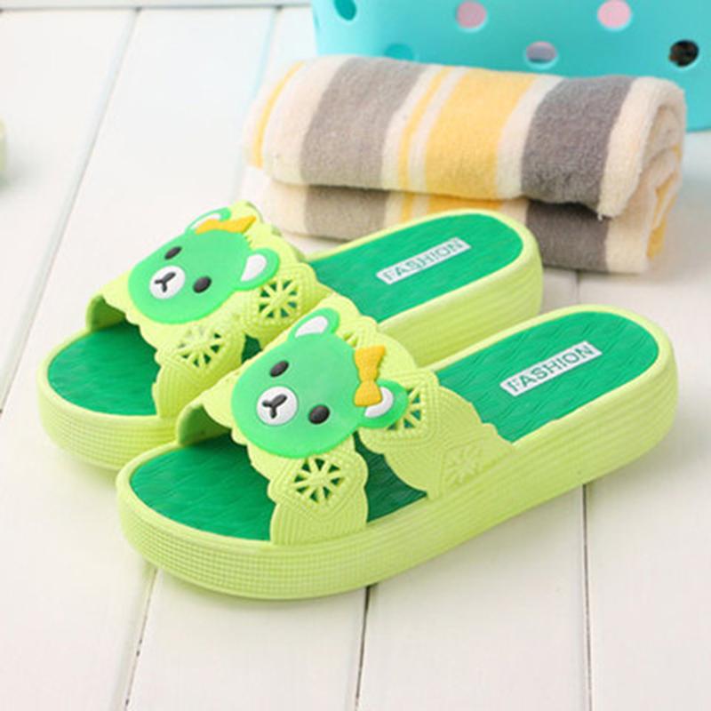 Летние женские сандалии и тапочки для дома, ванной, ванной, пластиковые нескользящие домашние тапочки на толстой подошве, милые сандалии с героями мультфильмов