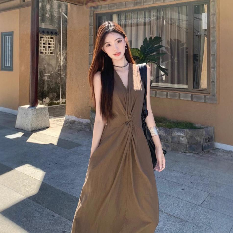 High-end temperament V-neck sleeveless dress for women's summer new waist and thin imperial sister sexy long skirt