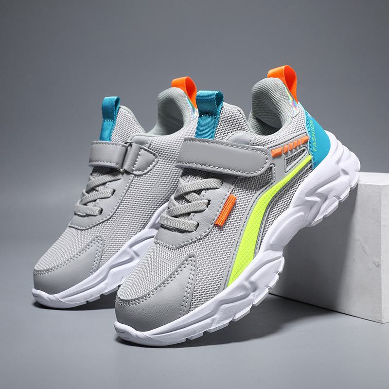 Кроссовки детские из дышащей сетки весна/осень 2024 г.: Спортивная обувь для девочек и мальчиков с полым дизайном для детей среднего и большого роста.