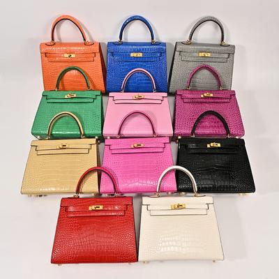 Сумка с матовой текстурой и узором под крокодиловую кожу. Новая атмосферная сумка. Модная универсальная сумка через плечо.