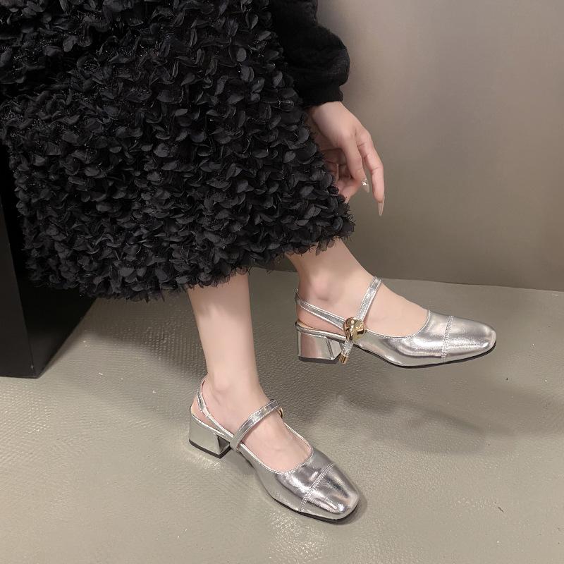 Босоножки Баотоу женские лето 2025 новые темпераментные толстый каблук ремешок с одной пряжкой с юбкой серебристые босоножки Мэри Джейн