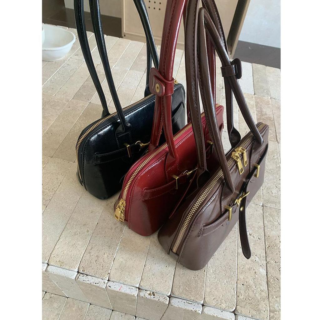 England Style Shell Shape Bags For Women Luxury Designer Handbags And Purses 2024 New In PU Belt Buckle Underarm Shoulder