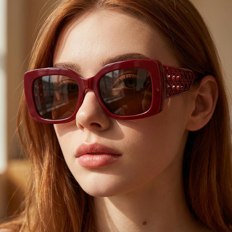 Large Frame Women's Avant-Garde Square Sunglasses with Printed Legs - Trendy Fashion