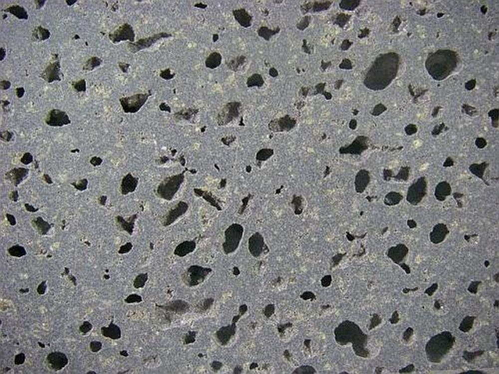 [Высокопрочная рифленая лавовая тарелка] 15 x 30 x 3 см толщиной, изготовлена из черного базальта.