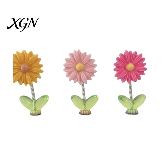 Interior Car Decor Spring Wobbly Flower Dashboard Ornament, Shaking Head Sunflower Decor, Cute for Rearview Mirror And Home Office