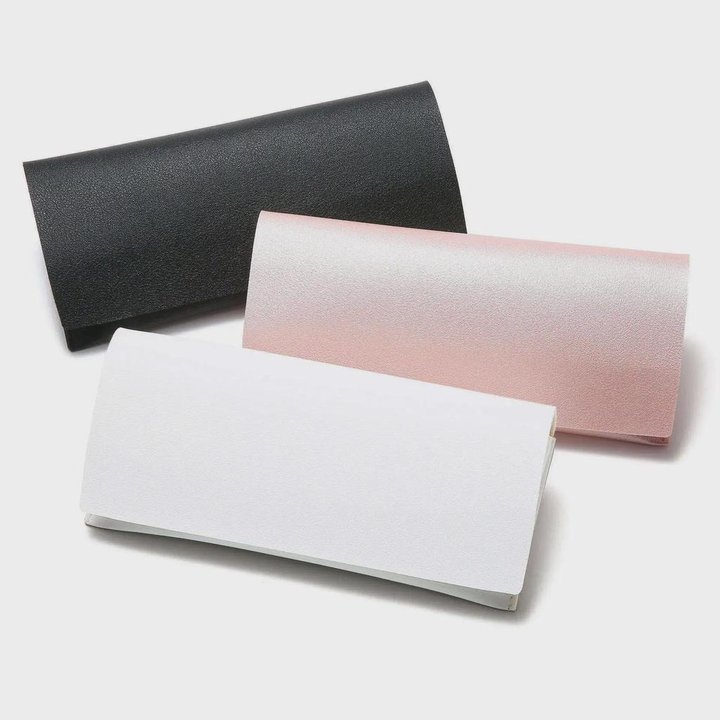 Комплект из солнцезащитных очков из кожи с разноцветным логотипом и мягкого чехла с плоским зеркалом