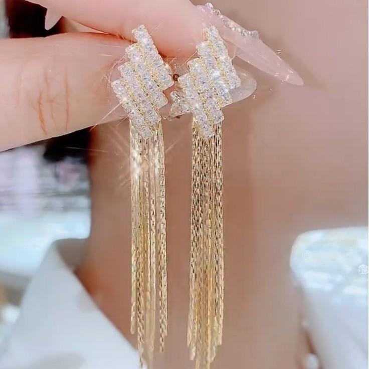 Light Luxury Long Tassel Earrings for Women with A Niche Design, Earrings with Versatile Temperament, and Trendy New Earrings