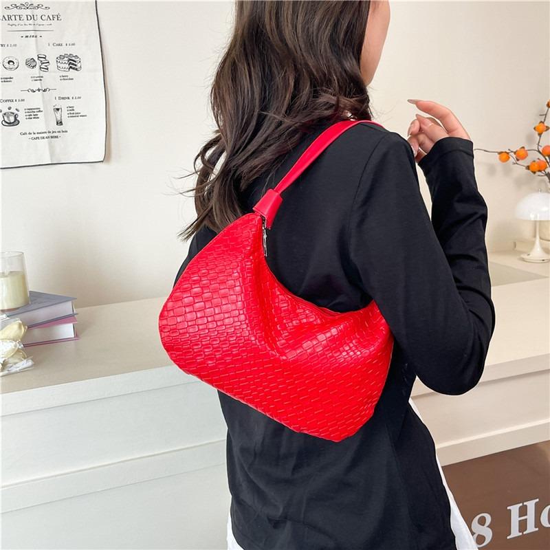 Casual Retro Solid Color Large Capacity New Fashion Woven Pattern Commuting Crescent Armpit Shoulder Bag