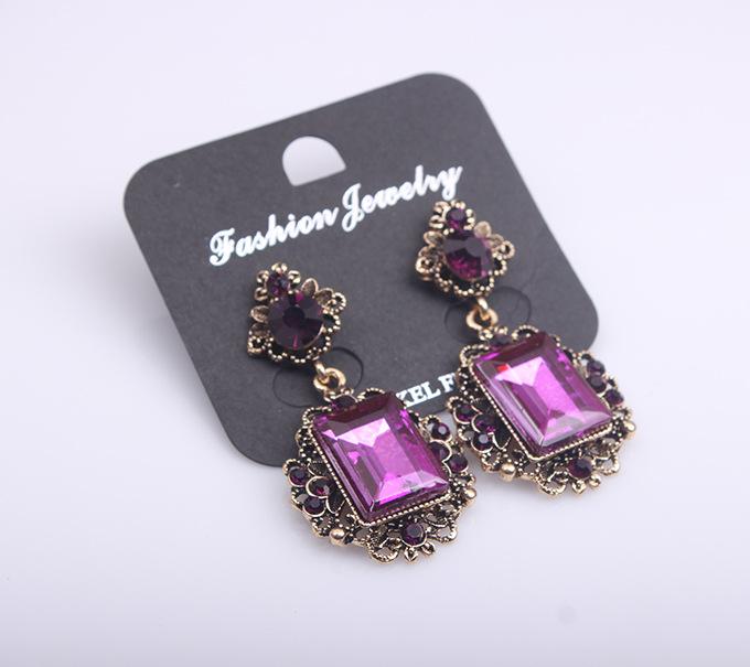 Мода, придворный ретро-темперамент, квадратные серьги с кристаллами и драгоценными камнями, серьги, преувеличенные аксессуары.