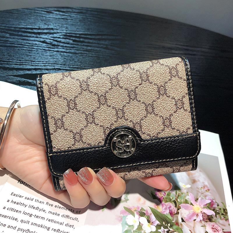 Компактный женский кошелек из коровьей кожи с несколькими отделениями для карт — стильный, вместительный и универсальный