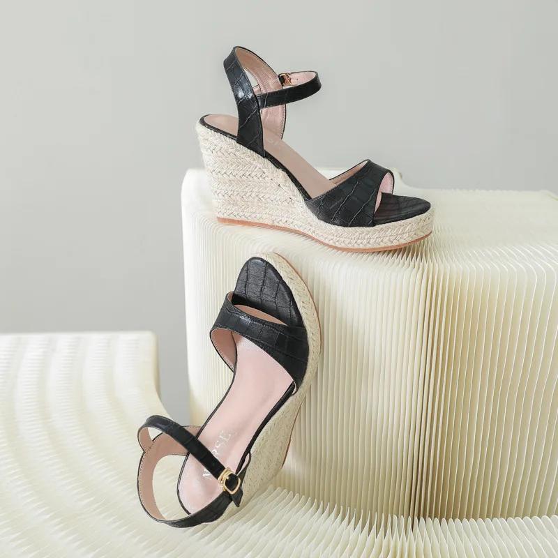 2024 Летние туфли на платформе, женские босоножки на высоком каблуке, открытый носок, элегантные женские туфли для вечеринок, модные женские босоножки на танкетке A4267