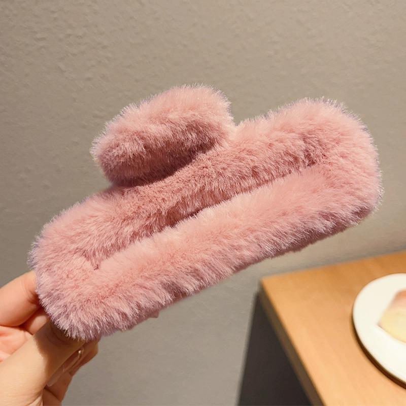 Large Plush Claw Clip for Women - Autumn/Winter 2023 Furry Hair Accessory, Square Shark Design, High-End Headwear