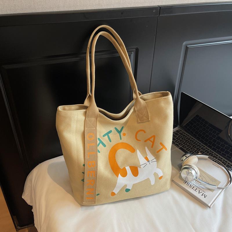 Нишевый дизайн осень новый зарубежный стиль персонализированная модная плечевая сумка-тоут 2025 повседневная женская сумка большой вместимости