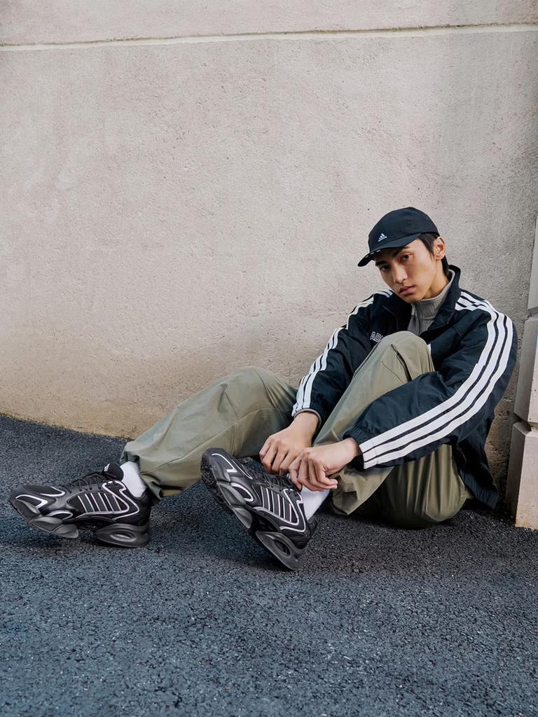 Adidas "Easy Shoes" MEGASTRIDE на толстой подошве повседневные папины кроссовки Adidas KJ3920
