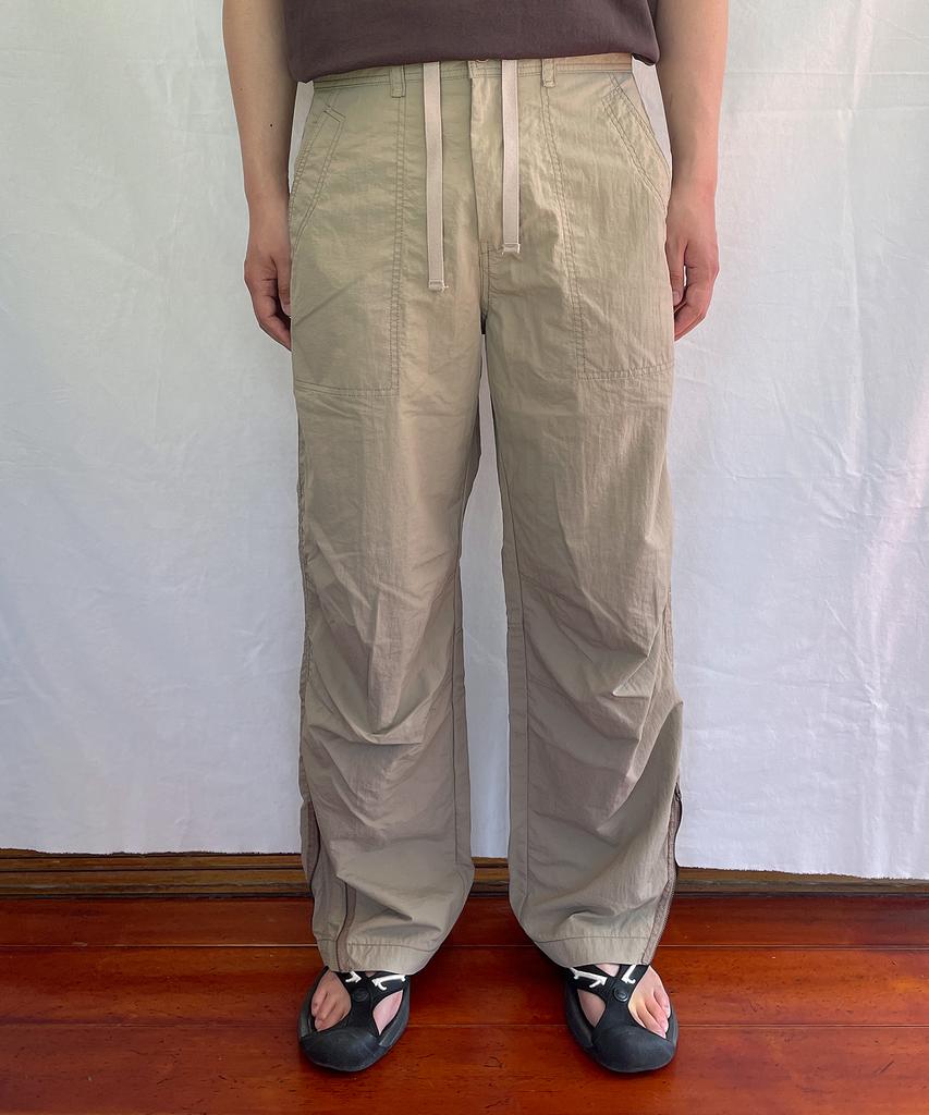 YOUNEEDGARMENTS Утилитарные нейлоновые брюки-карго (бежевый)