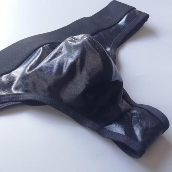 Мужские клубные трусы Эластичность Контрастный цвет Быстросохнущие Глянцевая поверхность Низкая посадка Клубная одежда Искусственная кожа Нижнее белье Мужские трусы-стринги для ночного клуба