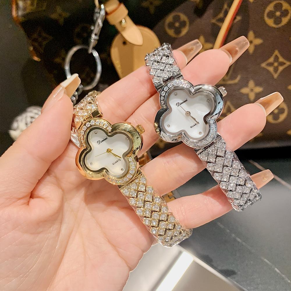 Женские модные часы с четырехлистным клевером и сверкающими стразами, темпераментный маленький циферблат, романтические и элегантные кварцевые часы для женщин