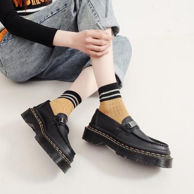 Лоферы шильдик железная пластина женские двойная желтая линия кожаные низкие маленькие кожаные туфли британская мода студент повседневные ботинки