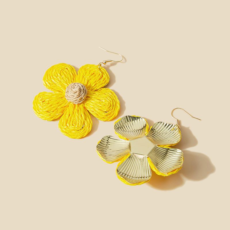 Handmade Woven Raffia Straw Sun Flower Drop Earrings for Women Rattan Floral Hanging Colorful Earrings Summer Beach Jewelry