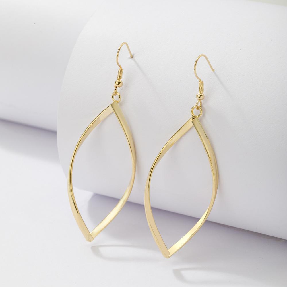 Minimalist Metal Statement Earrings for Women Golden Silver Twist Irregular Geometry Hollow Oval Drop Earrings