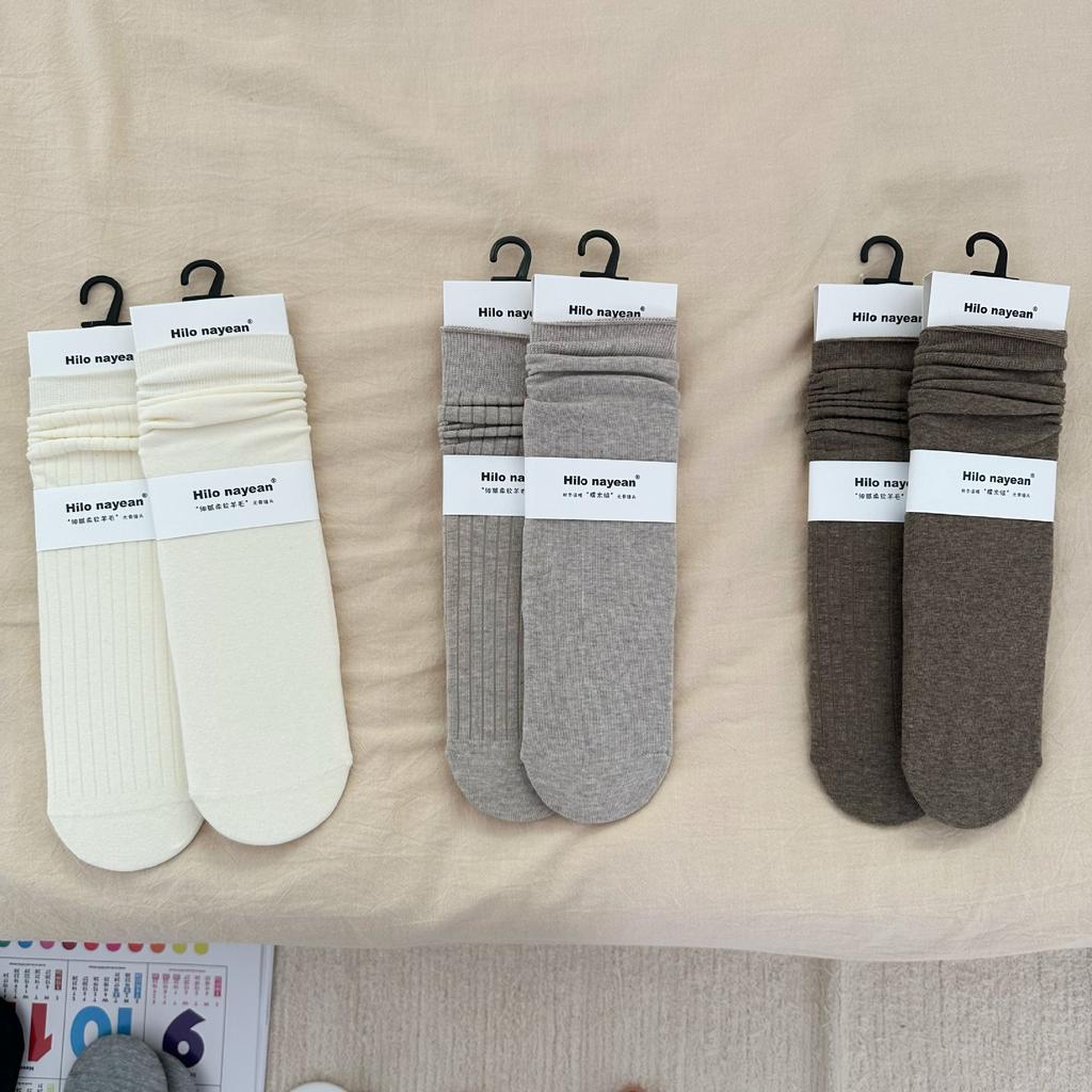 Nan Ye Gentle Vertical Stripes Flat Color Spinning Color Cream Grey Stacking Socks