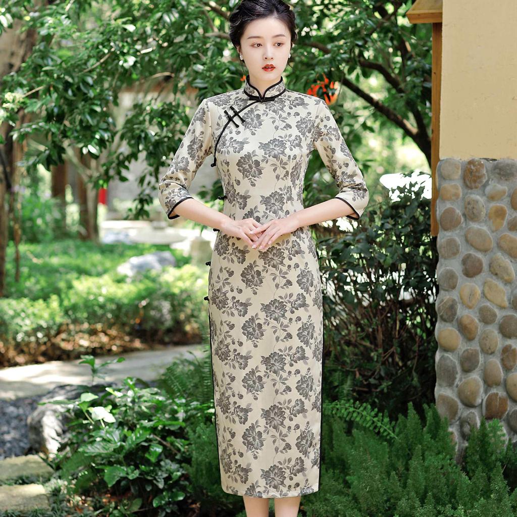 Heqijian 2025 Autumn/Winter Retro Elegant Suede Print Long Cheongsam