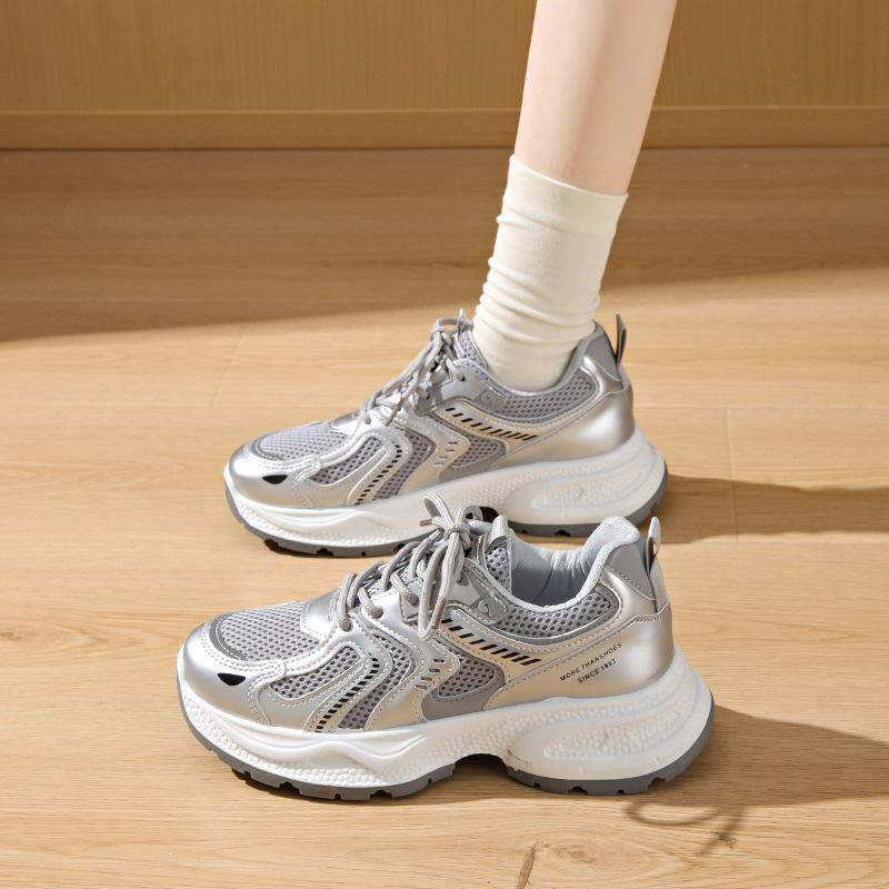 Кроссовки на платформе для женщин 2025 новые сетчатые дышащие спортивные туфли, зарубежный стиль, универсальные, увеличивающие рост, повседневные спортивные туфли для женщин